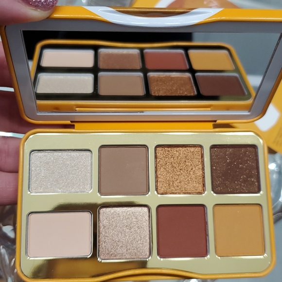 Too Faced Hot Buttered Rum eyeshadow pallet - Picture 2 of 4